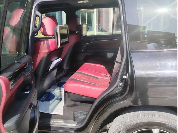 Car image 17