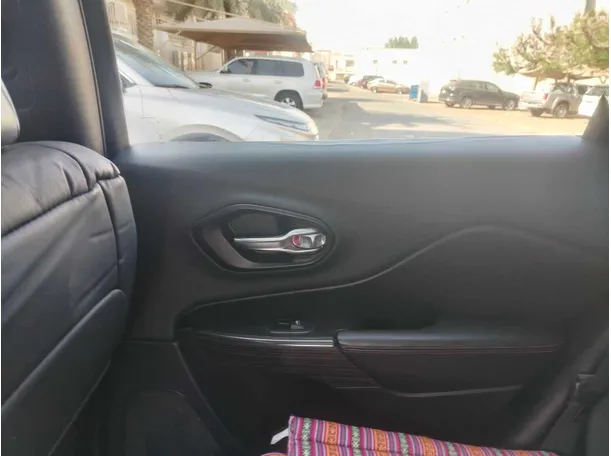 Car image 34