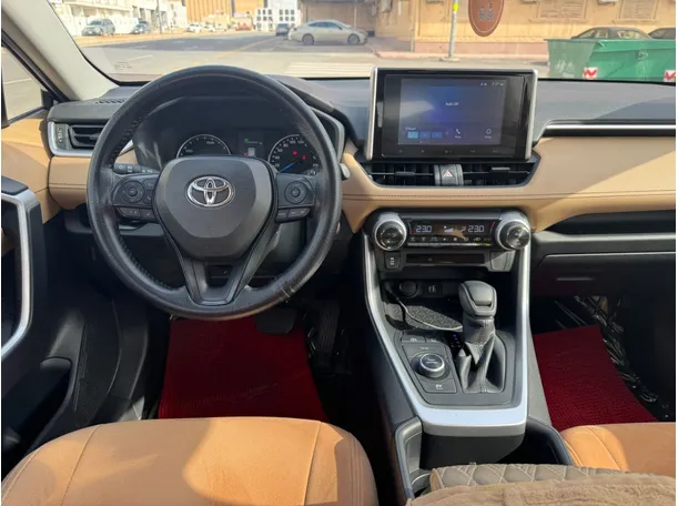 Car image 16