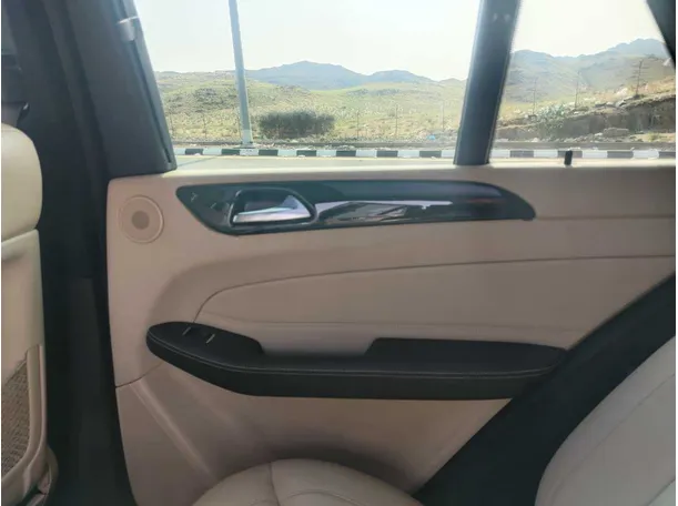 Car image 43