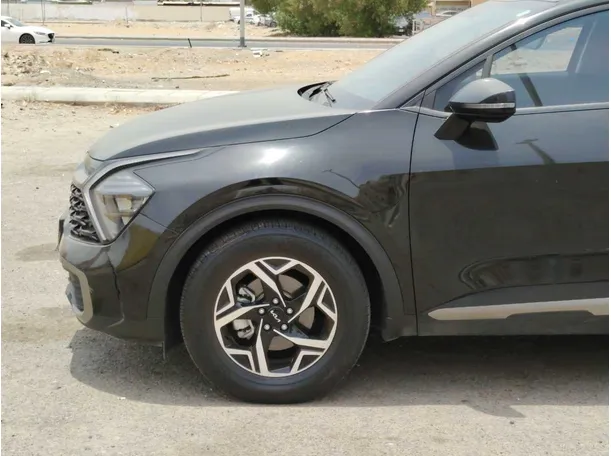 Car image 9