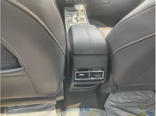 Car image 32