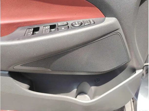 Car image 32