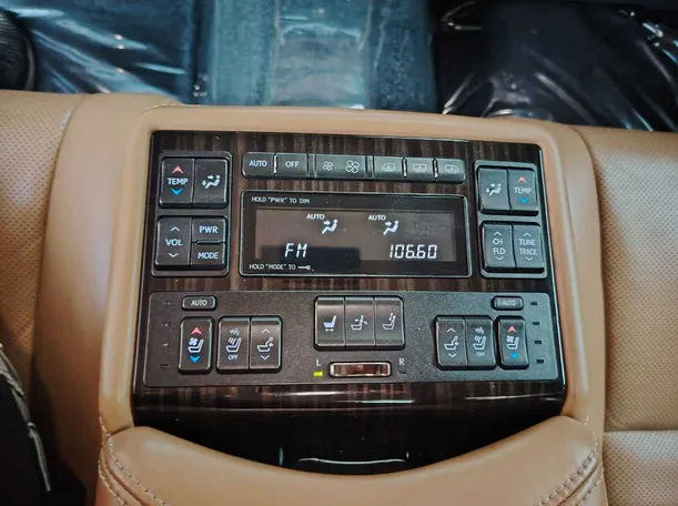 Car image 38