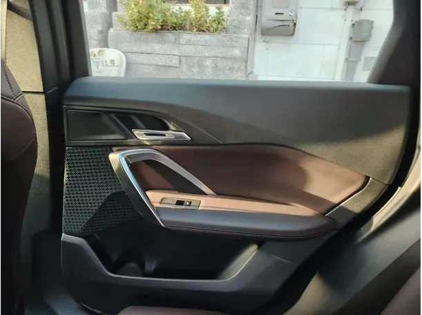 Car image 44