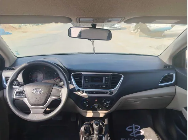 Car image 18