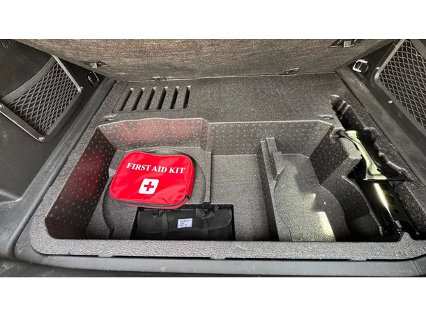 Car image 27