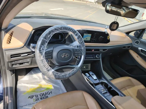 Car image 13