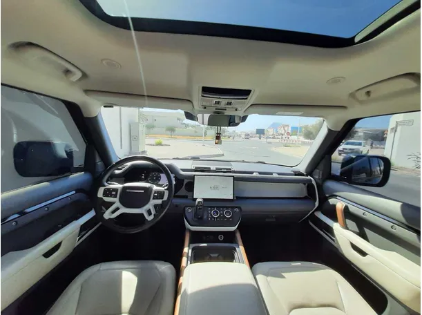 Car image 14
