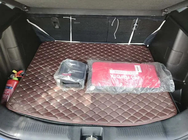 Car image 32