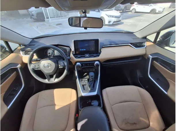 Car image 14