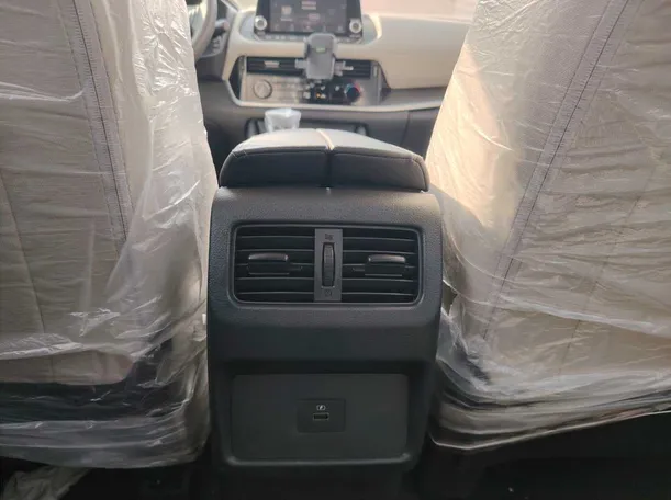 Car image 27