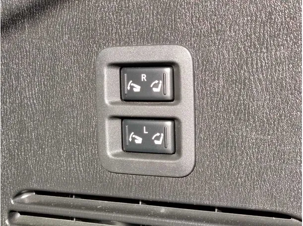 Car image 36