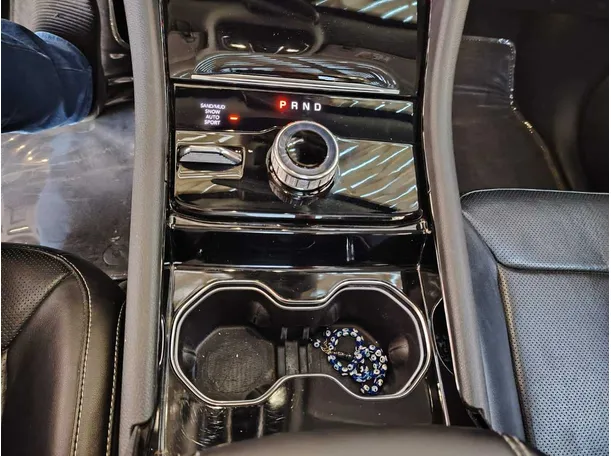 Car image 26