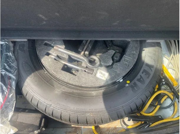 Car image 23