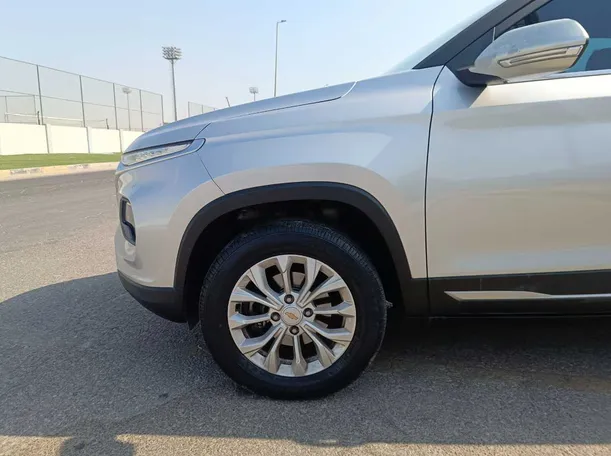 Car image 9