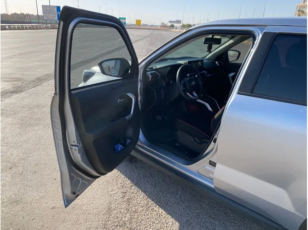 Car image 10