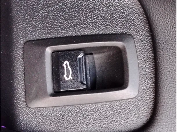 Car image 34