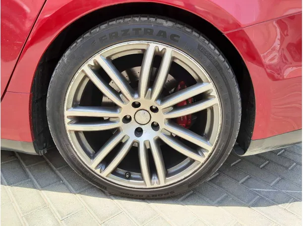 Car image 9