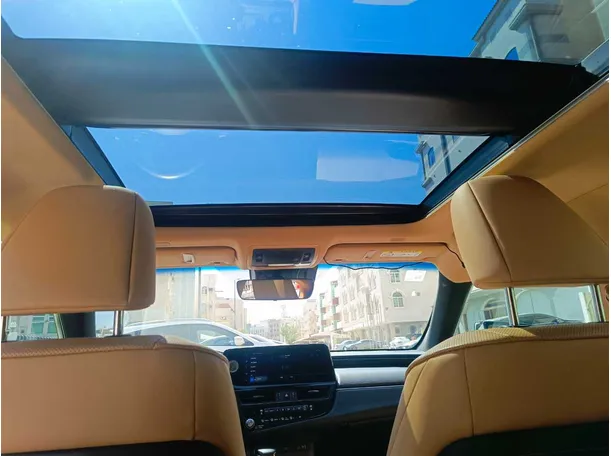 Car image 21