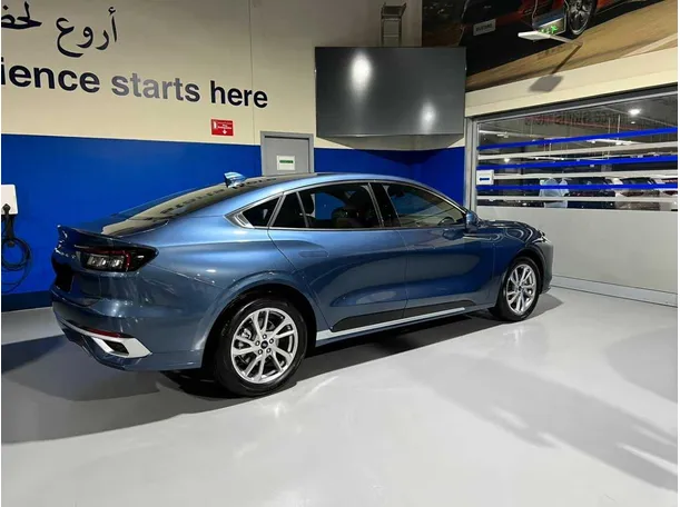 Car image 5