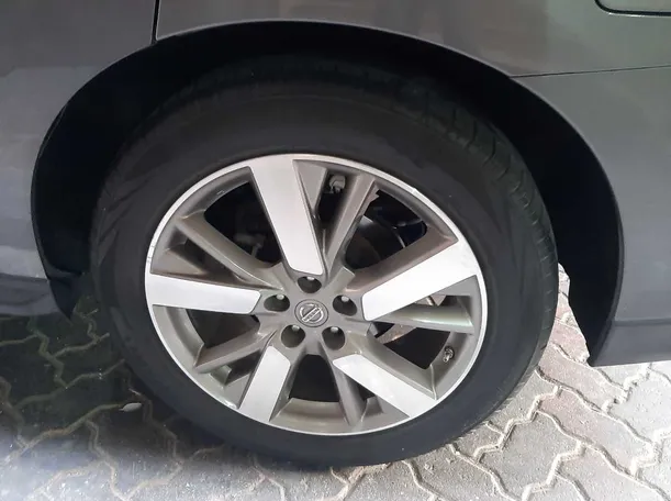 Car image 8