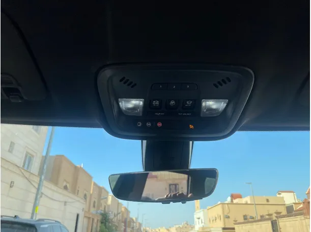 Car image 27