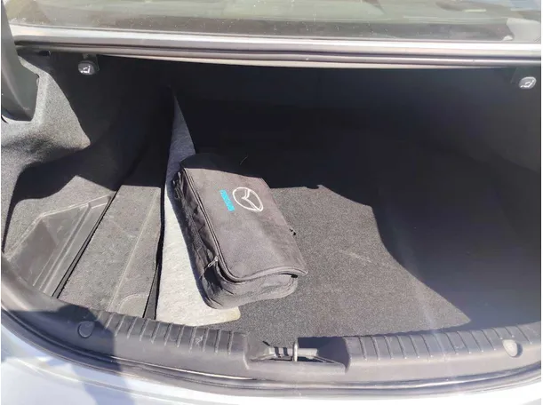 Car image 26