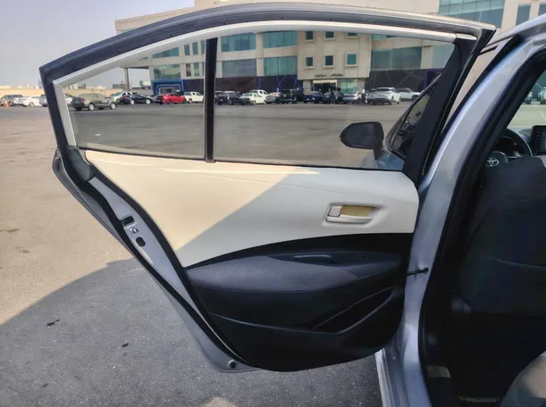 Car image 14