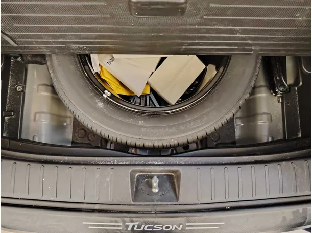 Car image 26