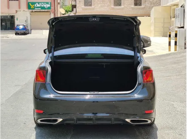 Car image 24