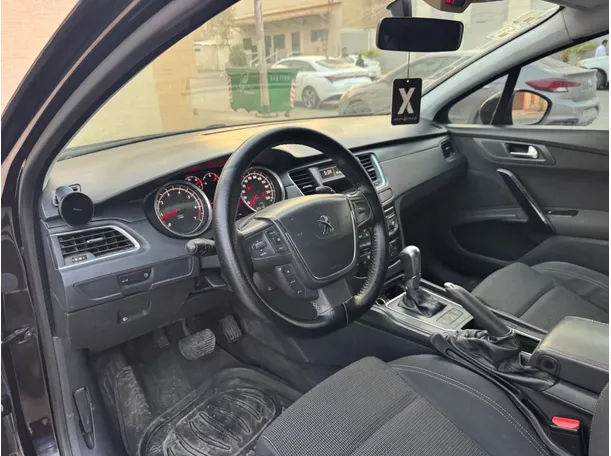 Car image 11