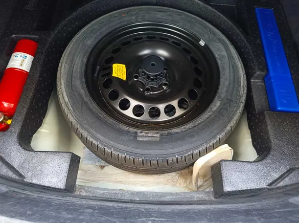 Car image 31