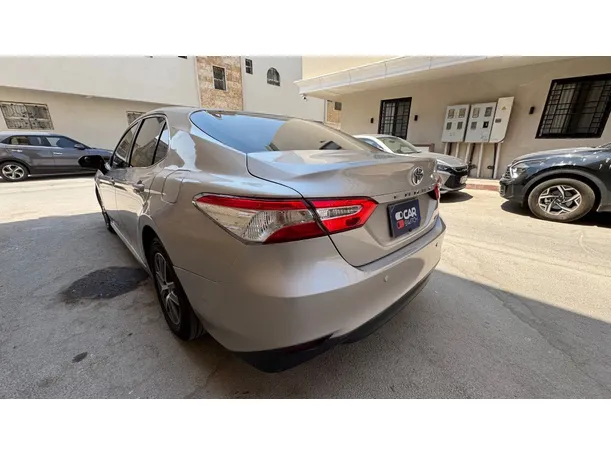 Car image 7