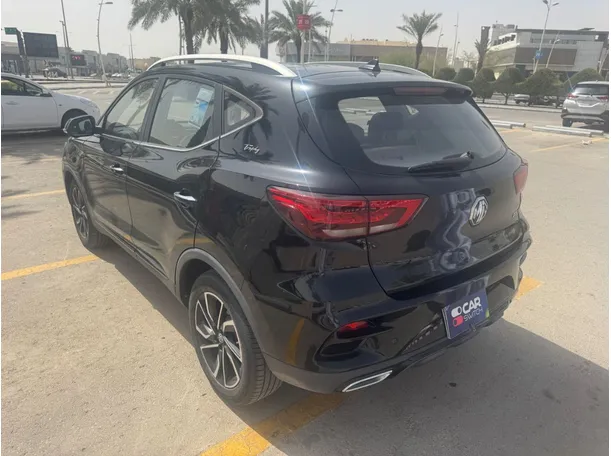 Car image 7