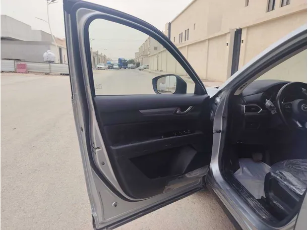 Car image 11