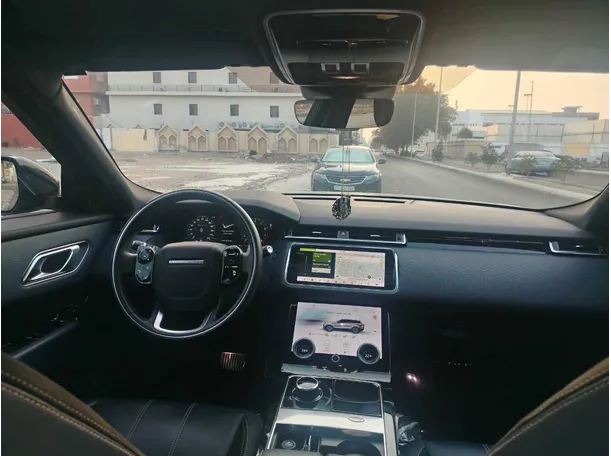 Car image 19