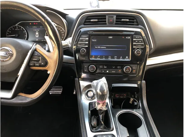 Car image 16