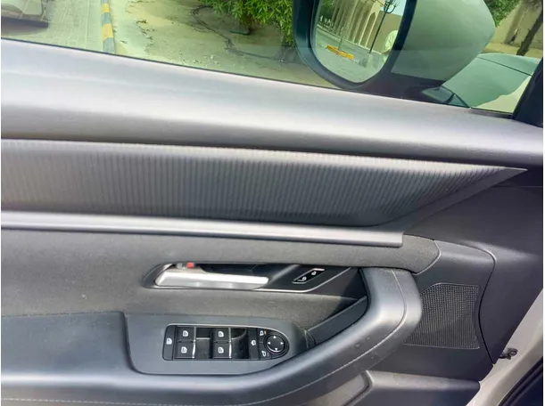 Car image 34