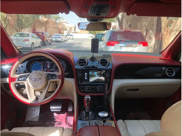 Car image 17