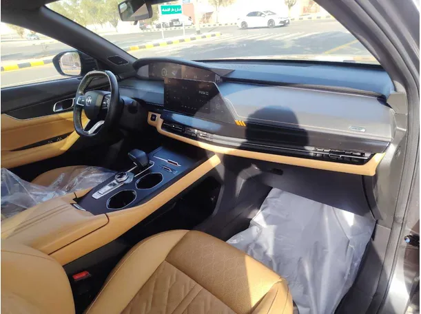 Car image 14