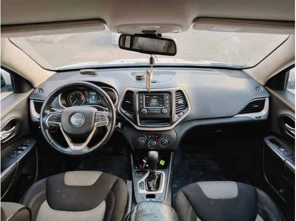 Car image 17
