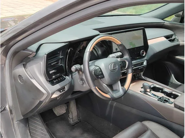 Car image 13