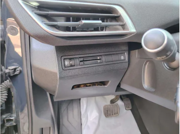 Car image 36
