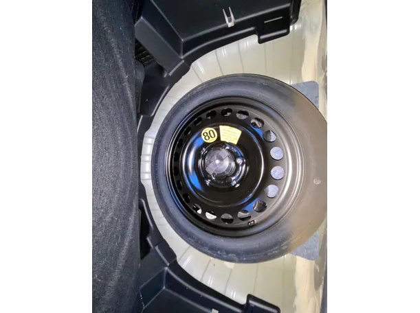 Car image 25