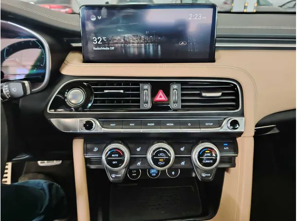 Car image 25