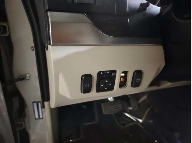 Car image 32