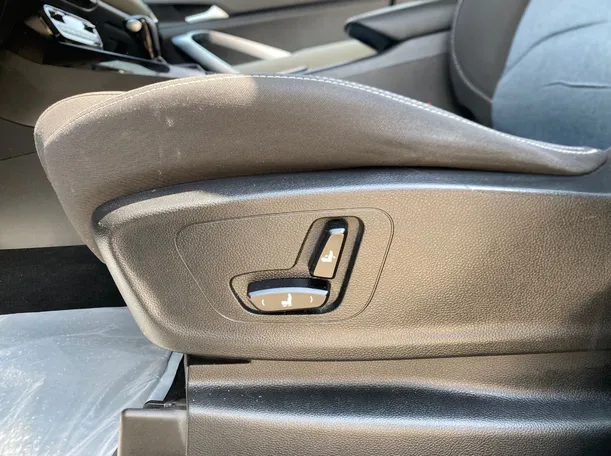 Car image 24