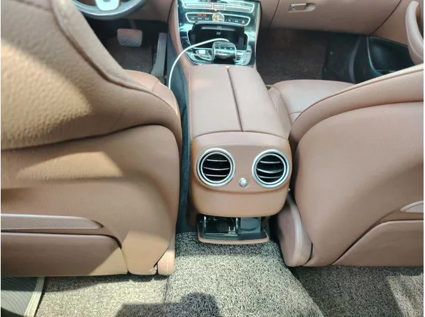 Car image 32