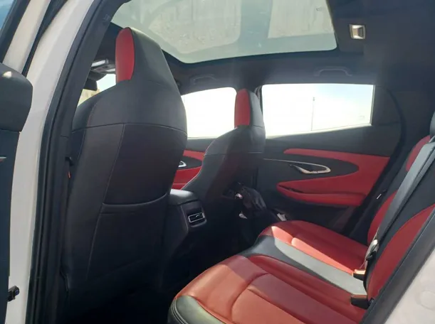 Car image 13